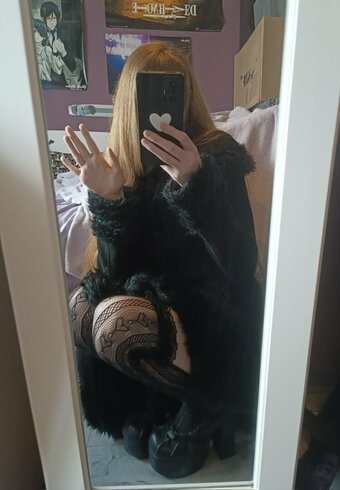 Nee.vrm Nude Leaks Photo 24