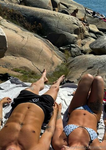 neffof Nude Leaks Photo 22