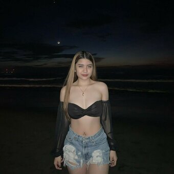 neslyn.ly Nude Leaks Photo 3