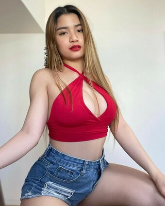 neslyn.ly Nude Leaks Photo 16