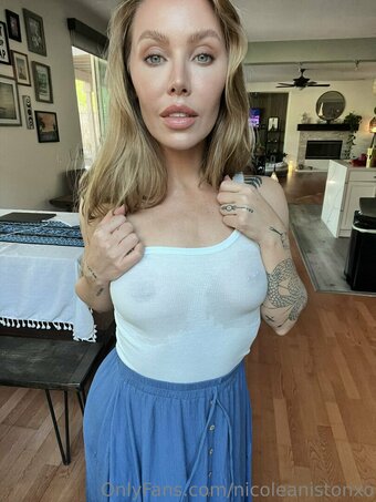 nicoleanistonxo Nude Leaks Photo 29