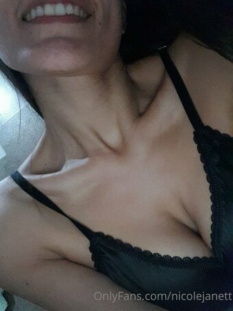 nicolejanett Nude Leaks Photo 2