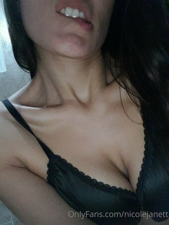 nicolejanett Nude Leaks Photo 3