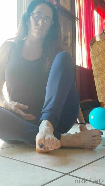 nikkifeetz