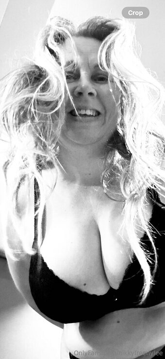 nikkyfreenylee Nude Leaks Photo 14