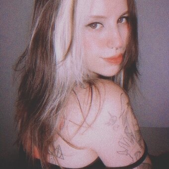 Niragui / Laura Niragui / Laura Skarsgård / VulgoMeg Nude Leaks Photo 1