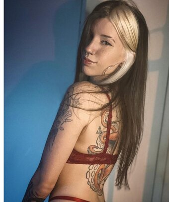 Niragui / Laura Niragui / Laura Skarsgård / VulgoMeg Nude Leaks Photo 4