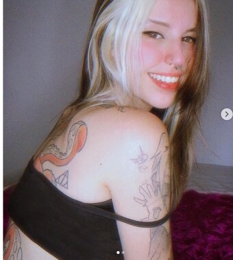 Niragui / Laura Niragui / Laura Skarsgård / VulgoMeg Nude Leaks Photo 5