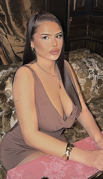 noemiesbtt / noemie.sbt Nude Leaks Photo 5