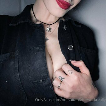 notsuitableforworkreally Nude Leaks Photo 2