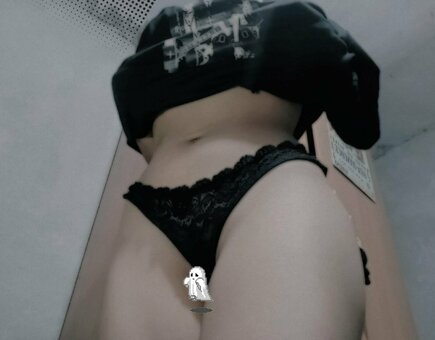Nott_Isolate Nude Leaks Photo 11