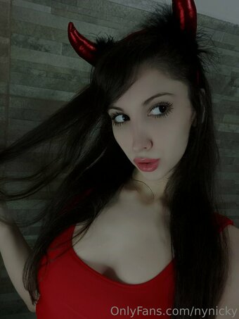nynicky Nude Leaks Photo 12