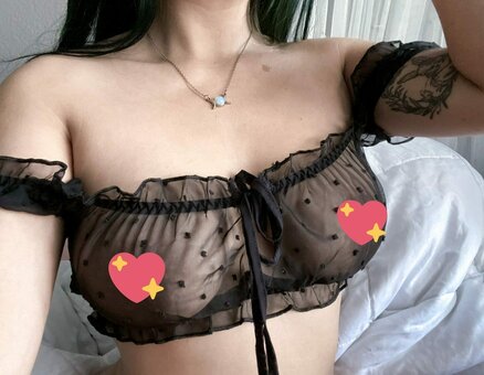 Oddlywitch / oddlyyvie / renthewitch Nude Leaks OnlyFans Photo 2