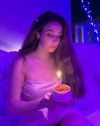 ofudgebuni Nude Leaks Photo 26