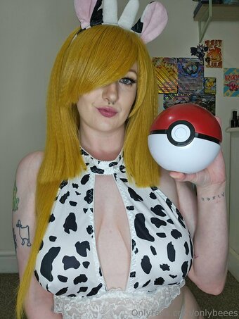 onlybeees Nude Leaks Photo 22