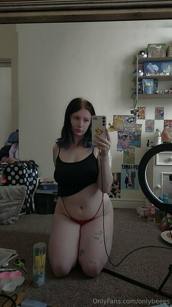 onlybeees Nude Leaks Photo 25