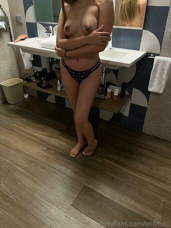 onlyfccc Nude Leaks Photo 2