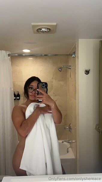 onlyshereace Nude Leaks Photo 1