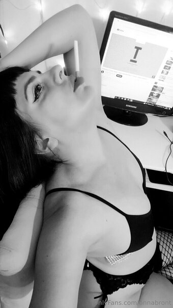 onnabront Nude Leaks Photo 4