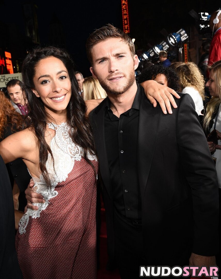 Oona Chaplin Nude  9