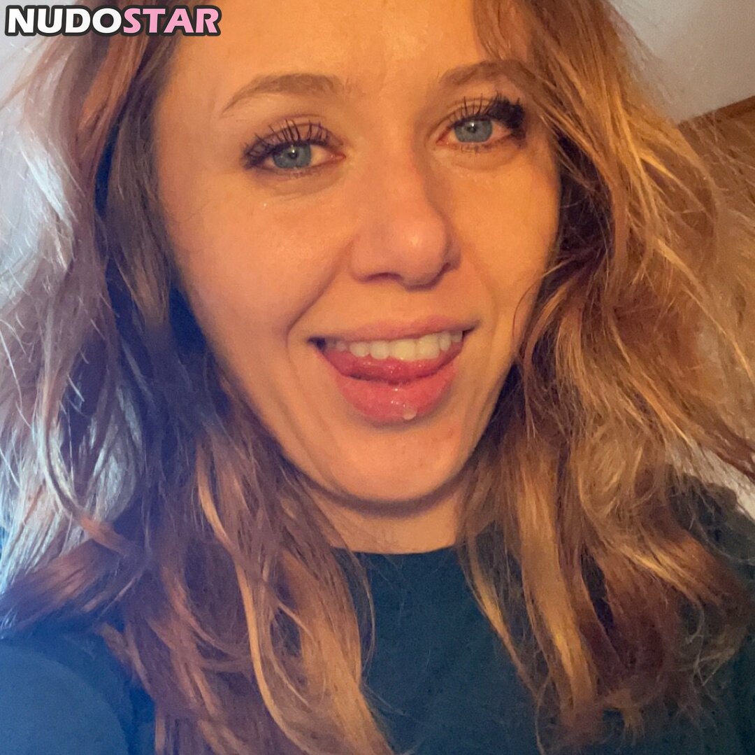 oopsiedaisybee Nude  2