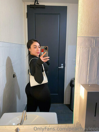 Peachyyleoo / Jasminponceee Nude Leaks OnlyFans Photo 1