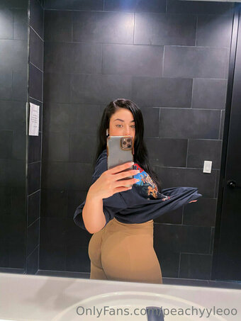Peachyyleoo / Jasminponceee Nude Leaks OnlyFans Photo 6