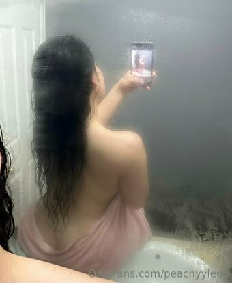 Peachyyleoo / Jasminponceee Nude Leaks OnlyFans Photo 10