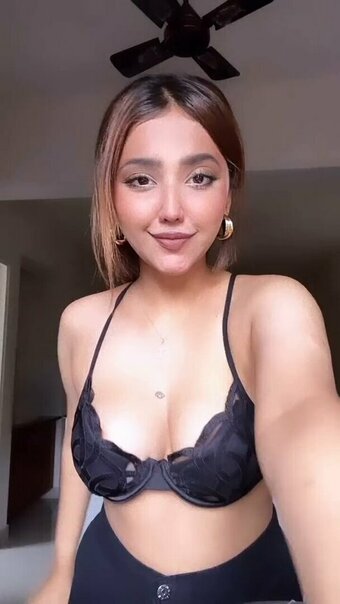 Pearlginothomas Nude Leaks Photo 1