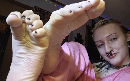 Pedilovervivica2 / anonymousfeetyyy / goth feet seller. Nude Leaks Photo 4