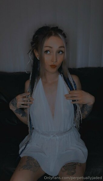 perpetuallyjaded Nude Leaks Photo 10