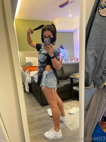 petit3 Nude Leaks Photo 16