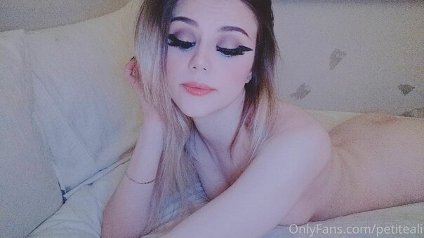 PetiteAli / LittleAlii Nude Leaks OnlyFans Photo 24