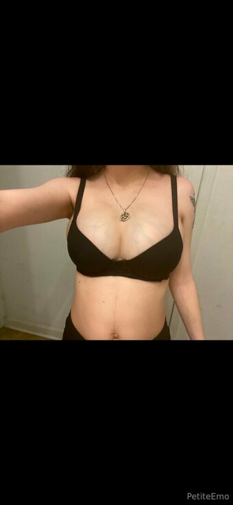 petiteemo049 Nude Leaks Photo 1