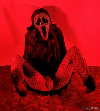 phalanis Nude Leaks Photo 17