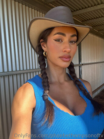 phoebethompsonoftv Nude Leaks Photo 1