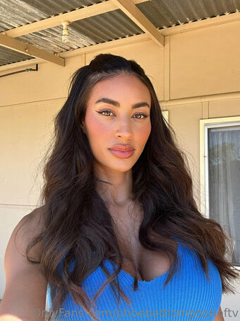 phoebethompsonoftv Nude Leaks Photo 3