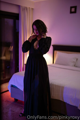 pinkyroxy Nude Leaks Photo 11