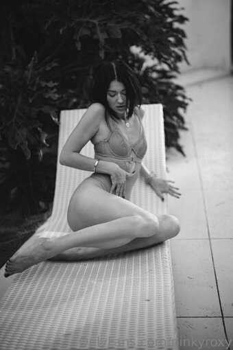 pinkyroxy Nude Leaks Photo 20