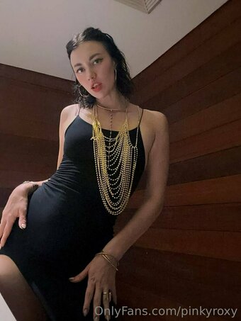pinkyroxy Nude Leaks Photo 25