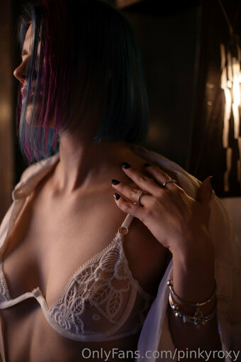 pinkyroxy Nude Leaks Photo 27