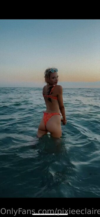 pixieeclaire Nude Leaks Photo 25