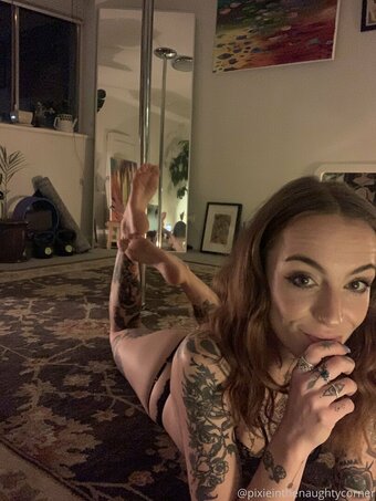 pixieinthenaughtycorner / Pixie Fern / pixiesbeenbad Nude Leaks OnlyFans Photo 3