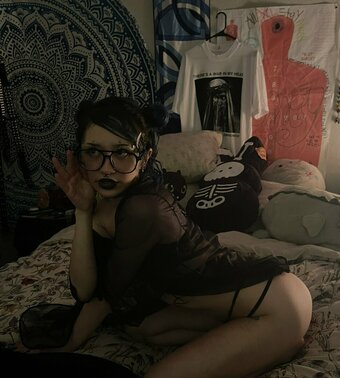 pixiepuke222 / https: / pixiepuke Nude Leaks Photo 2