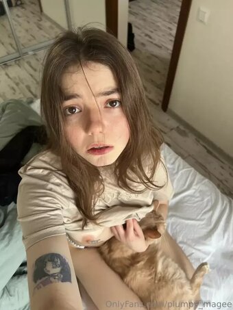 Plumpy Mag Nude Leaks Photo 12