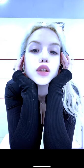 plxppss / plexippuss / 𝐕𝐚𝐥𝐞𝐫𝐢𝐚 Nude Leaks Photo 22