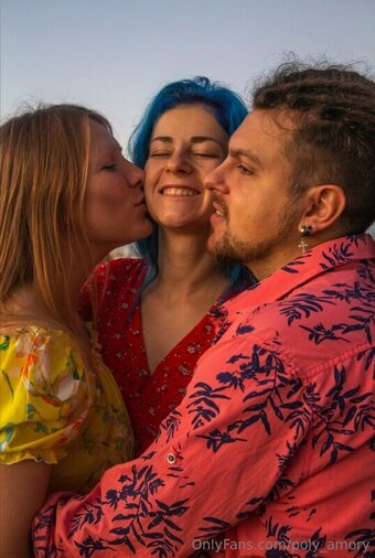 Polyamory / https: / poly-amory / poly_amory / polyphiliablog Nude Leaks OnlyFans Photo 18