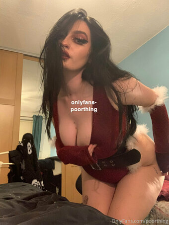 poorthing Nude Leaks Photo 1