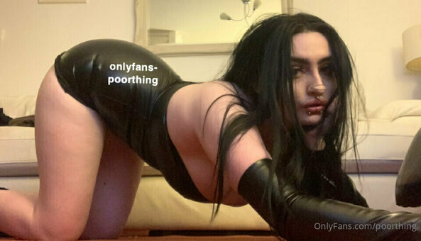poorthing Nude Leaks Photo 3