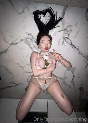 poorthing Nude Leaks Photo 19